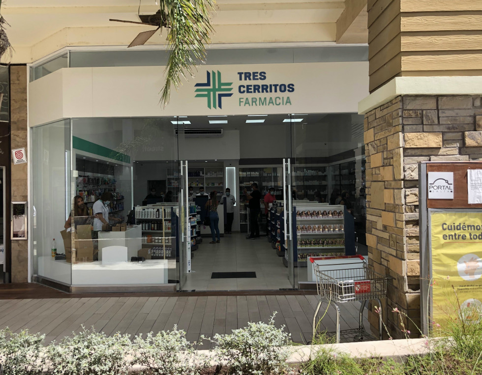 FARMACIA TRES CERRITOS foto